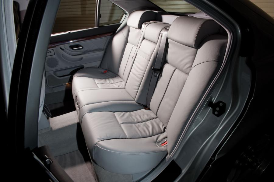  BMW 740i 2001 года  (фото 3 из 8)